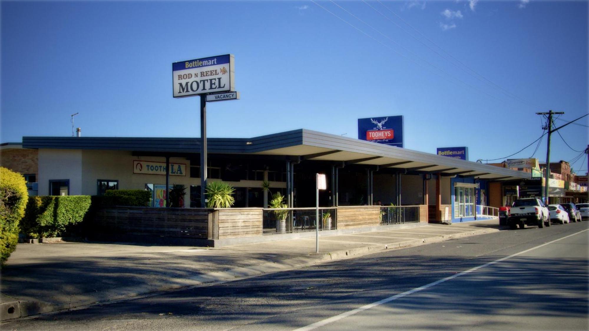 Rod 'N' Reel Hotel Motel Woodburn Exterior photo