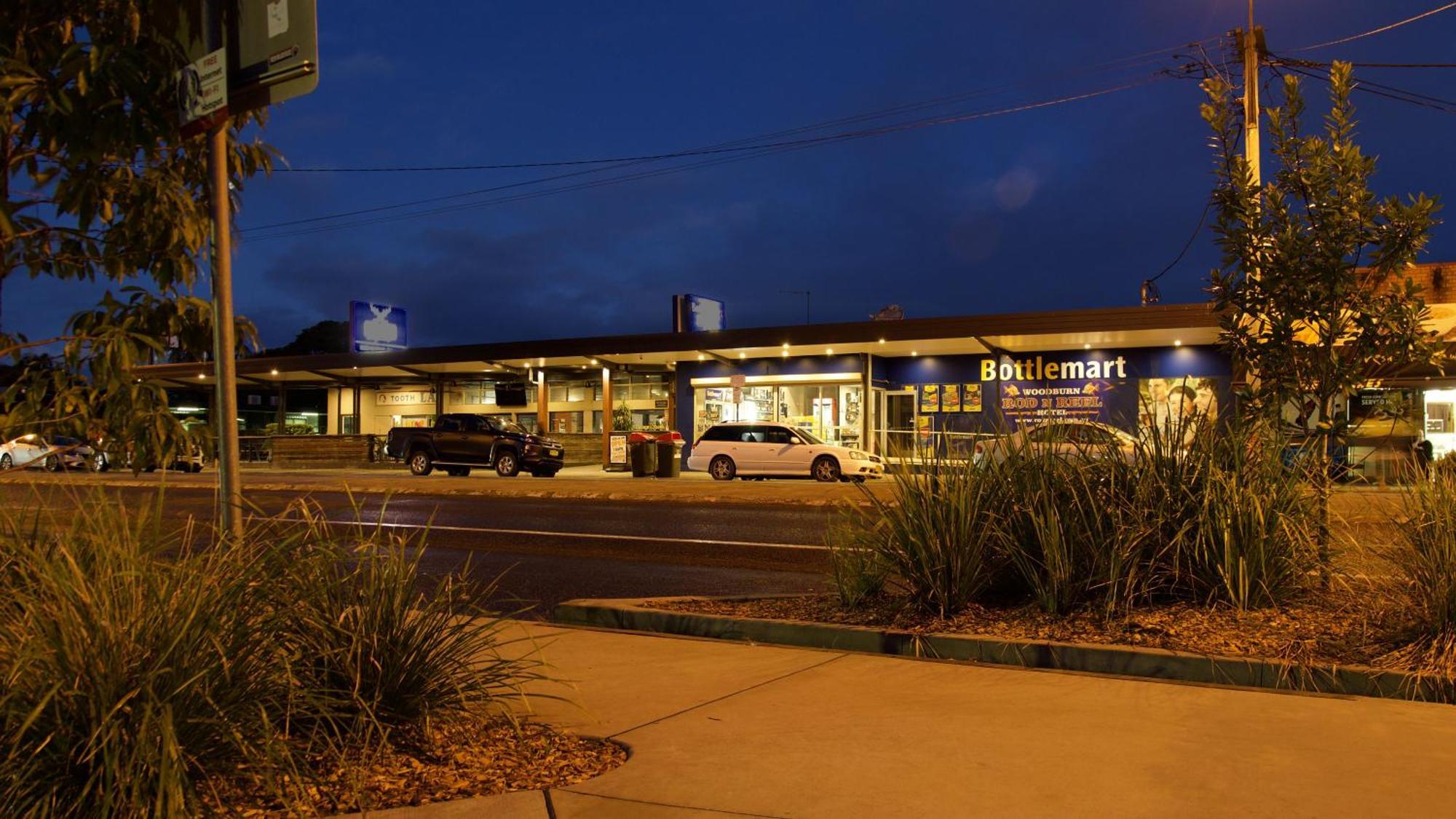 Rod 'N' Reel Hotel Motel Woodburn Exterior photo